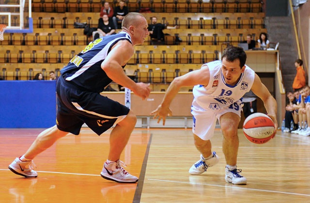 Szczecińscy koszykarze wygrać muszą z Rosą Radom, aby zachować szansę na awans do fazy play-off rozgrywek o mistrzostwo I ligi.