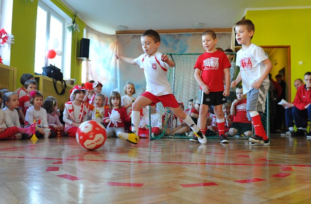 O trofea turnieju walczyć będzie 16 drużyn ze szczecińskich szkół podstawowych. Na czas mini mistrzostw osiem szczecińskich boisk-Orlików przyjmie nazwy stadionów turnieju głównego Euro 2012.
