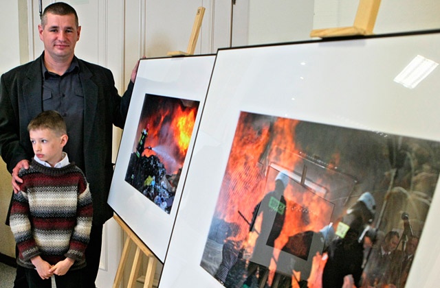 Od dziś w Galerii Prezydenckiej można zobaczyć 29 zdjęć fotoreportera Polskiej Agencji Prasowej - Marcina Bieleckiego. Fotografie przedstawiają pracę zachodniopomorskich strażaków.