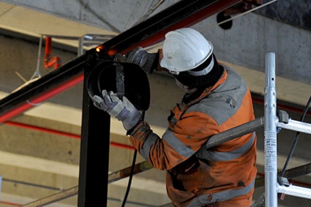 Niepokój instytucji finansowych budzi fatalna kondycja firm z branży budowlanej, które realizowały kontrakty autostradowe.