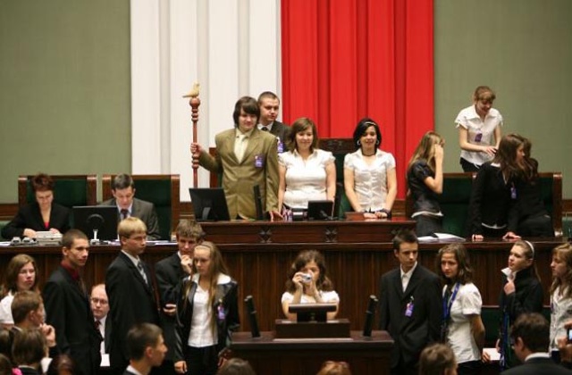 Na Wiejskiej zasiądą nowi posłowie ze szkół w całej Polsce. Będą debatować o demokracji wśród młodzieży.