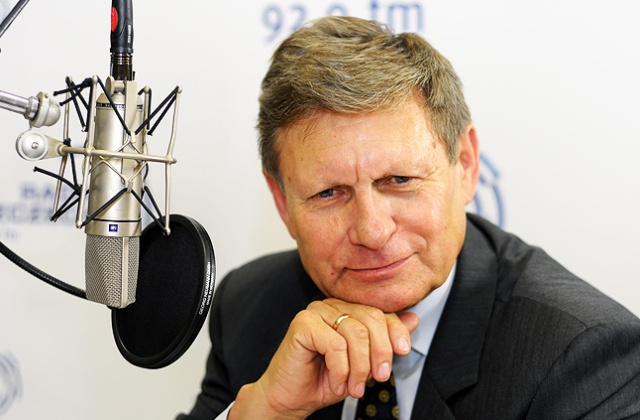 Przesunięcie wieku emerytalnego do 67 lat to dobre posunięcie, ale zabrakło kampanii informacyjnej, która wyjaśniłaby, że musimy pracować dłużej - mówił w Rozmowach pod krawatem prof. Leszek Balcerowicz.