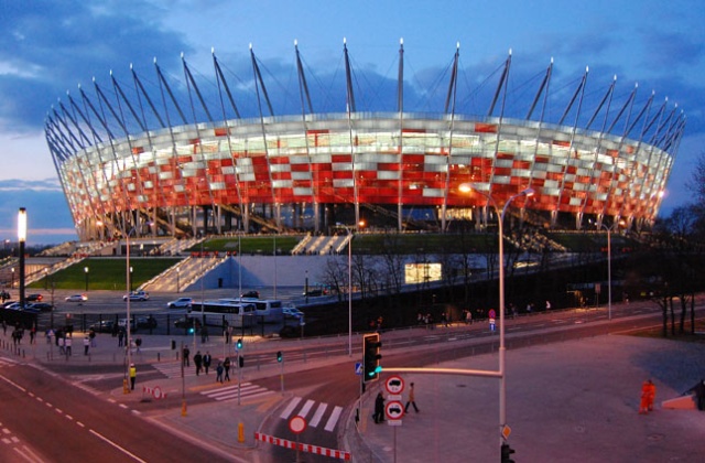 Bramkarz piłkarskiej reprezentacji Polski, Wojciech Szczęsny, został zawieszony na jeden mecz przez komisję dyscyplinarną UEFA. Podczas meczy otwarcia Euro 2012 z Grecją Szczęsny dostał czerwoną kartkę za faul na Dimitrisosie Salpingidisie.