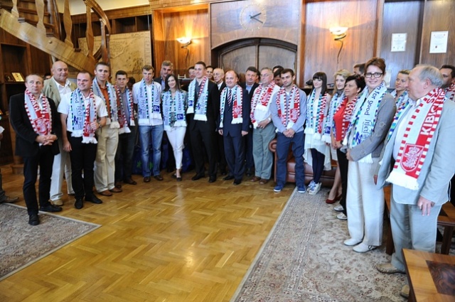 21 sportowców będzie reprezentowało Szczecin w letnich igrzyskach olimpijskich i paraolimpijskich w Londynie. We wtorek lokalną reprezentację pożegnał prezydent Szczecina, Piotr Krzystek.