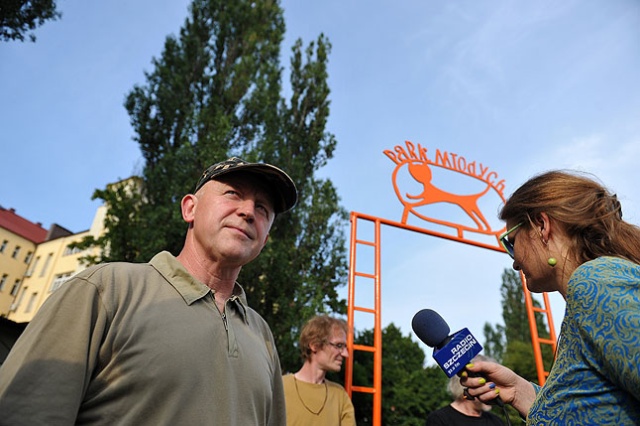 13 nie pechowa, a szczęśliwa dla festiwalu Spoiwa Kultury. Wiernych widzów nie odstraszają nawet burze z piorunami. Na dziś synoptycy zapowiadają kolejne burze, a organizatorzy Spoiw - wieczorne koncerty i przedstawienia. Już teraz w okolicach placu Kościuszki i placu Rodła można spotkać artystów z Francji i Czech.