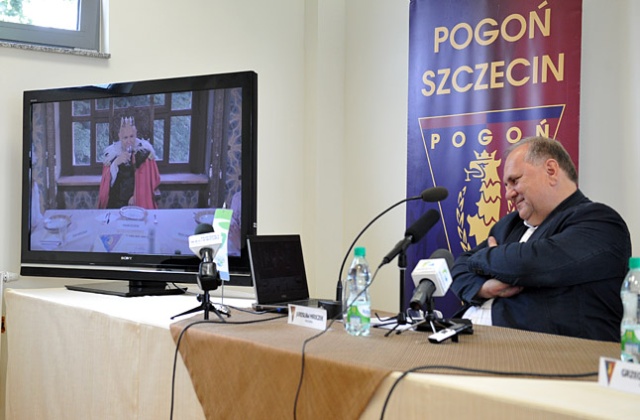 Królu, wejdź na salony - to nowe hasło promocyjne Pogoni Szczecin. We wtorek władze klubu zaprezentowały nową strategię marketingową na nadchodzący sezon. Wśród nowości jest m.in. mobilna aplikacja.