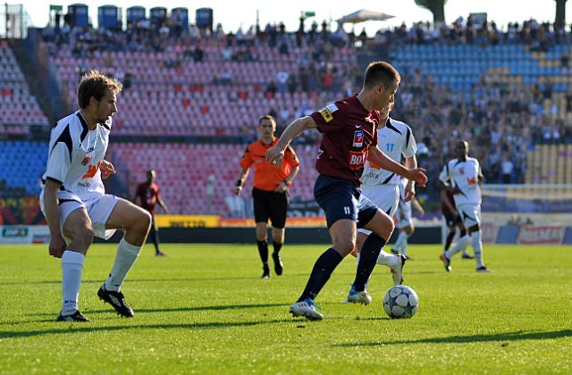 Piłkarze Pogoni Szczecin przegrali z innym beniaminkiem ekstraklasy Piastem Gliwice 2:4 w pierwszym dzisiejszym meczu sparingowym rozegranym w Gniewinie.