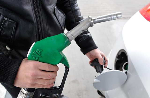W najbliższych dniach metr sześcienny etyliny 95 będzie kosztował blisko 90 zł więcej niż do tej pory - informuje portal branżowy e-petrol. Rośnie też cena diesla, który przebił średnią cenę benzyny już o dwa złote.