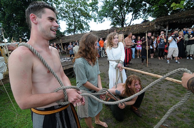 To będą trzy dni zabawy i żywych lekcji historii. W Wolinie rozpoczyna się XVIII Festiwal Słowian i Wikingów. - Chcemy spopularyzować jedną z największych Polek, jakie kiedykolwiek żyły - zachęcają w tym roku organizatorzy.