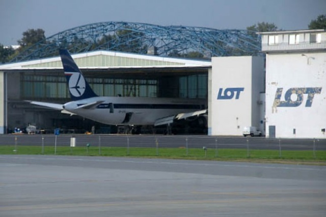 Koniec kłopotów z LOT-owskim Boeingiem 767, którym kpt. Tadeusz Wrona lądował awaryjnie na Okęciu.