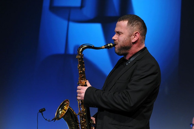 Już w sobotę w szczecińskim ogrodzie różanym mocne jazzowe uderzenie. O godz. 12 na deskach różanego ogrodu wystąpi Sylwester Ostrowski Quartet.