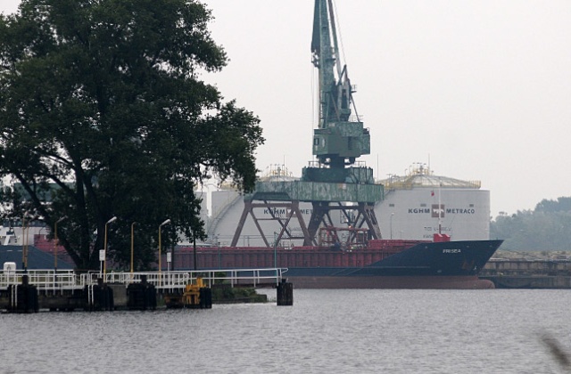 Gigantyczny ładunek wypłynął ze szczecińskiego portu. Statek Chemistar Yasu odebrał 18 tysięcy ton kwasu siarkowego. Teraz chemikaliowiec jest już w drodze do Brazylii.