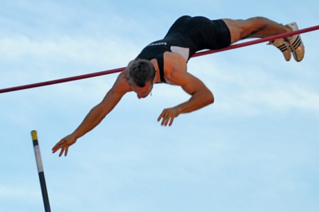 Niemiec Bjrn Otto będzie największą gwiazdą VIII Mityngu Skoku o Tyczce Szczecin 2012 na Placu Lotników. Wicemistrz olimpijski z Londynu w minioną środę na zawodach w Akwizgranie uzyskał 6 metrów i 1 centymetr co jest najlepszym wynikiem w tym roku.