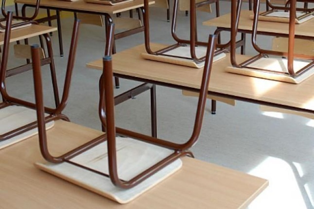 Samorządowcy domagają się skrócenia urlopów nauczycieli i zmuszenia ich do pracy w wakacje i ferie zimowe.