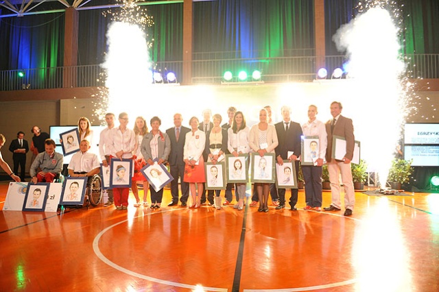 Najlepsi szczecińscy sportowcy i trenerzy byli gwiazdami wieczoru na czwartkowej Gali Sportu w hali SDS. Były gratulacje, nagrody i wyróżnienia za sukcesy osiągnięte w 2011 roku.