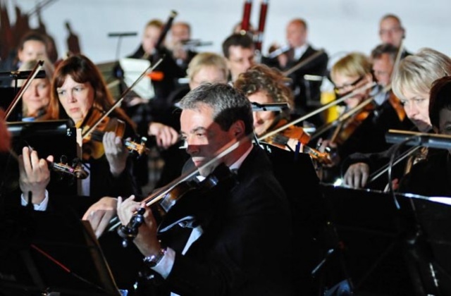 IX Symfonią Ludviga van Beethowena szczecińska filharmonia rozpoczęła nowy sezon. Jej orkiestrę poprowadził nowy dyrygent Michał Dworzyński. Artyści otrzymali owacje na stojąco.