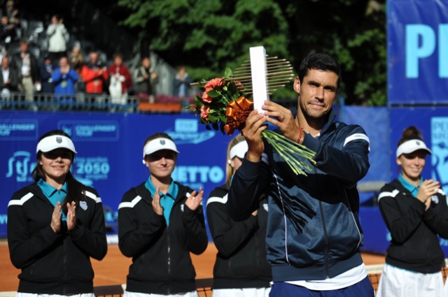 Rumun Victor Hanescu pokonał w finale tenisowego turnieju Pekao Szczecin Open Hiszpana, Inigo Cervantesa 6:4, 7:5.