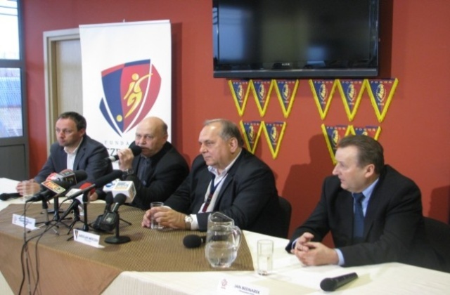 Grzegorz Lato nie będzie kandydował na prezesa Polskiego Związku Piłki Nożnej. Jak poinformował, zrobił to dla dobra związku.