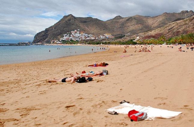 Z danych Polskiego Związku Organizatorów Turystyki wynika też, że Polacy zwlekają z kupnem wycieczki do ostatniej chwili.