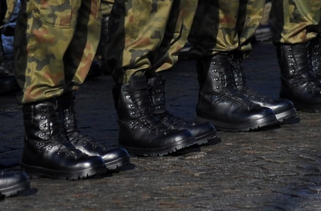 Polscy żołnierze w Afganistanie uwolnili pięciu zakładników porwanych przez terrorystów. Zatrzymali też dwóch podejrzanych o terroryzm - informuje Polskie Radio.