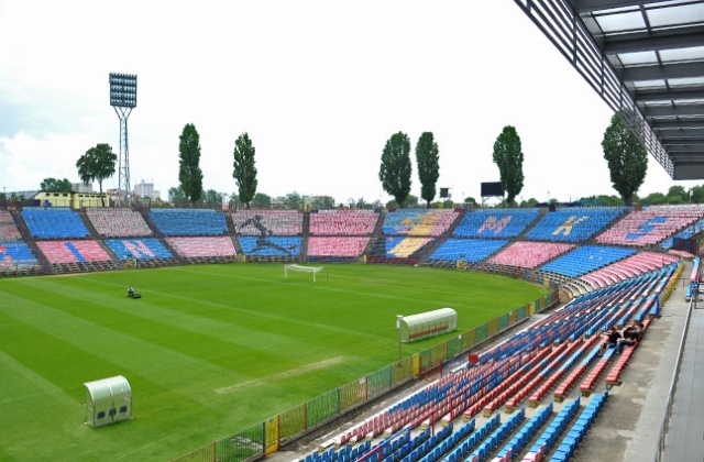 Stadion Narodowy zatonął podczas ulewy. Sprawdziliśmy jak z opadami radzi sobie stadion piłkarski przy ulicy Twardowskiego w Szczecinie. Przeprowadziliśmy eksperyment.