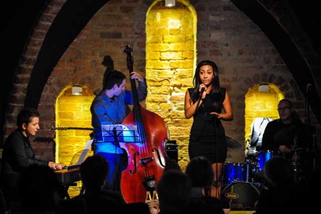 W piątek wieczorem wokalistki Magdalena Wilento oraz debiutująca, z nigeryjskimi korzeniami Angelika Anozie zaczarowały jazzem szczecińską publiczność. Był to drugi koncert w ramach festiwalu Zmagania Jazzowe.