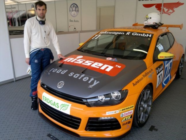 Kierowca wyścigowy Jakub Litwin w weekend zakończył starty w Volkswagen Scirocco Cup na trzecim miejscu wśród juniorów. Dla 23-latka był to debiutancki sezon na arenie międzynarodowej.