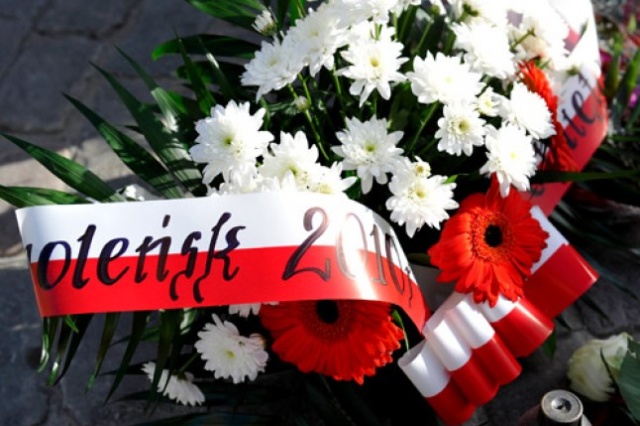 Wojskowa Prokuratura stanowczo odżegnuje się od doniesień medialnych, iż doszło do nieprawidłowego pochówku prezydenta Ryszarda Kaczorowskiego. Tymczasem ogólnopolskie media donoszą nieoficjalnie, że ciało ekshumowane z grobu nie należy do byłego Prezydenta RP na uchodźstwie.