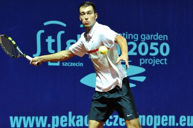Jerzy Janowicz przegrał w finale tenisowego turnieju ATP w Paryżu (pula nagród 2,43 mln euro) z Hiszpanem Davidem Ferrerem 4:6, 3:6.