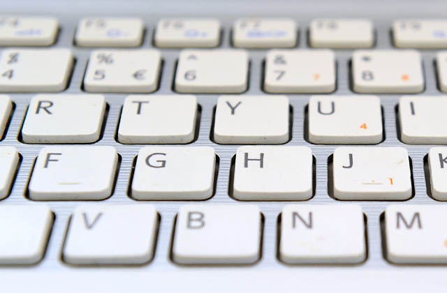 W ciągu ostatniego pół roku ponad połowa z 8 mln Polaków, którzy mają konto na Facebooku, polubiła stronę jakiejś marki odzieżowej - informuje portal Newseria.