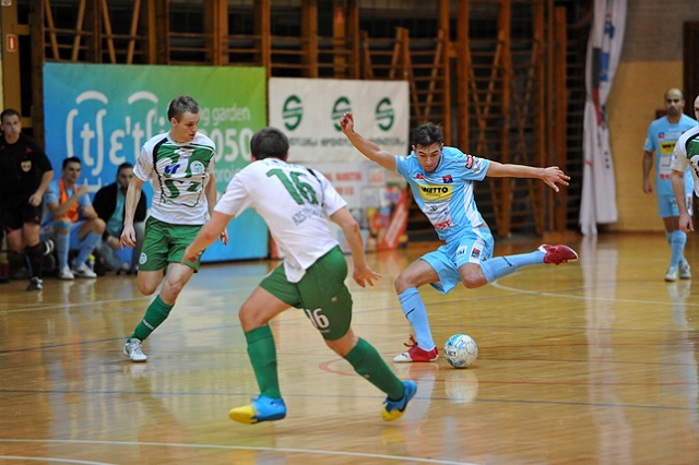 Pogoń 04 Szczecin nie zawiodła kibiców i wygrała z AZS-em Katowice 9:2 w ekstraklasie futsalu.