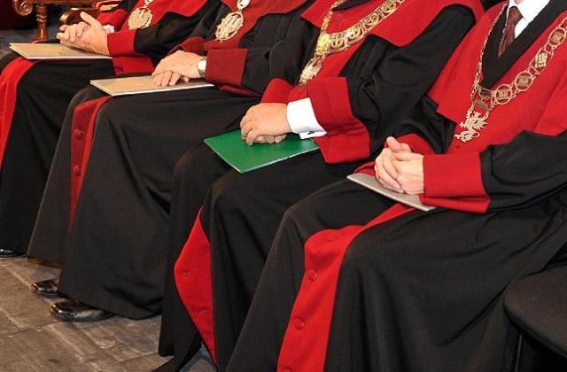 Dwie trzecie prywatnych uczelni zniknie z mapy Polski do 2015 r. - twierdzi Dziennik Gazeta Prawna. Z 338 szkół wyższych, które działały jeszcze w 2011 r. nie ma już 27, a 22 są w stanie likwidacji.