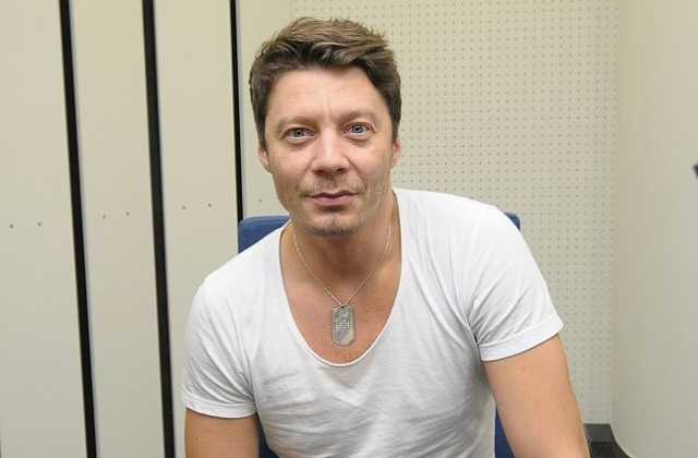 Wokalista grupy Volver oraz odtwórca roli Rogera w musicalu Rent szczecińskiej Opery na Zamku - Mariusz Totoszko - był w środę gościem Radia Szczecin.