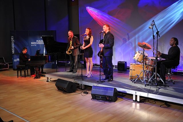 Marszałek Olgierd Geblewicz i saksofonista jazzowy Sylwester Ostrowski podczas najbliższych świąt Bożego Narodzenia chcą rozśpiewać całe województwo.