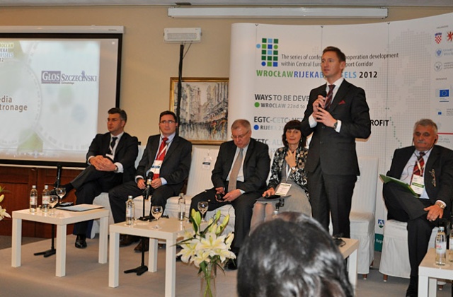 Siedemnaście regionów z pięciu państw europejskich walczy o unijne pieniądze na budowę korytarza transportowego ze Szwecji do Chorwacji. Jego trasa ma przebiegać również przez Szczecin.