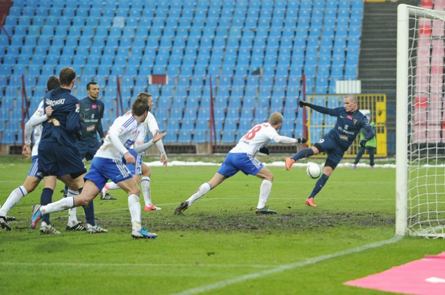 Pogoń Szczecin wygrała z Podbeskidziem Bielsko-Biała 2:0 w ostatnim tegorocznym meczu w piłkarskiej ekstraklasie przy Twardowskiego.