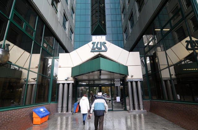 340 tysięcy osób do 10 stycznia powinno wybrać Otwarty Fundusz Emerytalny i zapisać się do niego. ZUS w najbliższym czasie wyśle wszystkim listy przypominające o tym obowiązku.