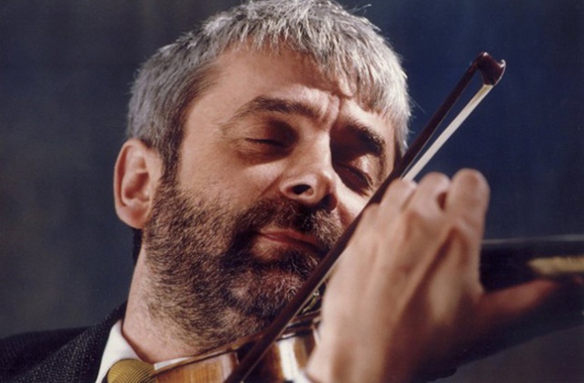 Legendarny polski koncertmistrz, wybitny kameralista, błyskotliwy wirtuoz - Jan Stanienda poprowadzi w piątek Orkiestrę Symfoniczną Filharmonii Szczecińskiej.