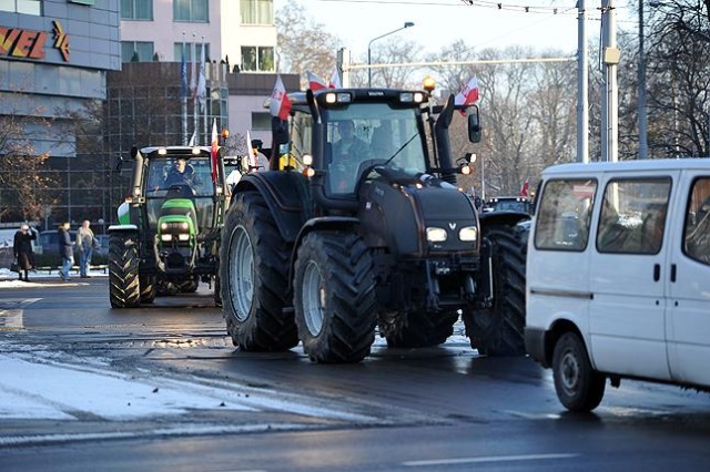 Rolnicy oburzeni wypowiedzią posła PO. Nie rezygnują z protestu [LIST]