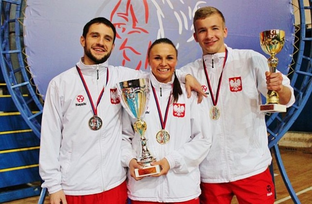 Dwa złote i jeden brązowy medal zdobyli zawodnicy Bodaikan Szczecin w Mistrzostwach Europy w Karate Shotokan, które zakończyły się w Belgradzie.