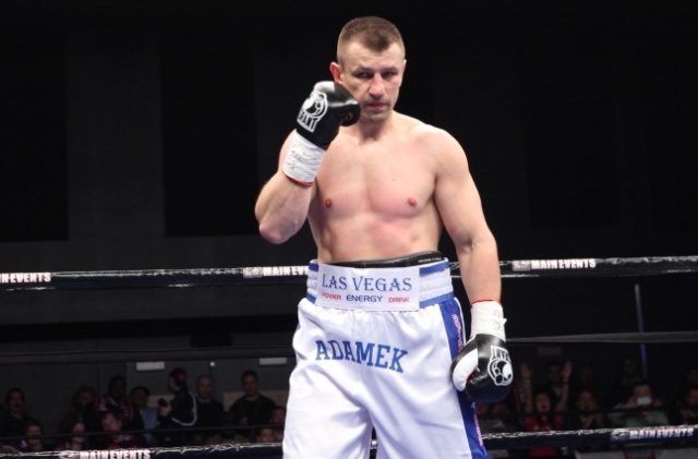 Tomasz Adamek pokonał Amerykanina - Steve039a Cunninghama na punkty w 12 rundach. Zwycięstwo naszemu rodakowi przyznało jednak dwóch z trzech sędziów.