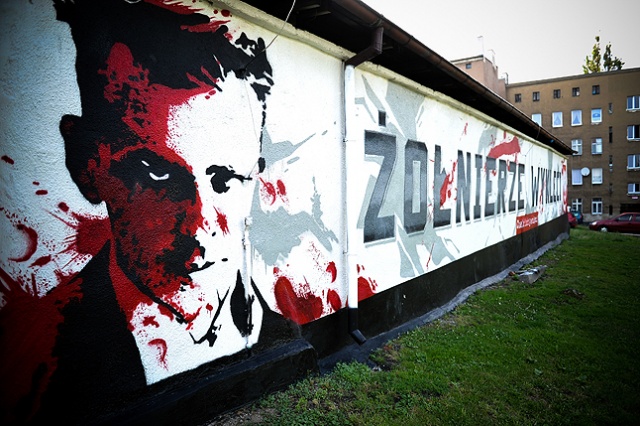 Patriotyczny mural z Witoldem Pileckim w hołdzie Żołnierzom Wyklętym. Fot. Łukasz Szełemej [Radio Szczecin] Patriotyczny mural w centrum Szczecina [ZDJĘCIA]