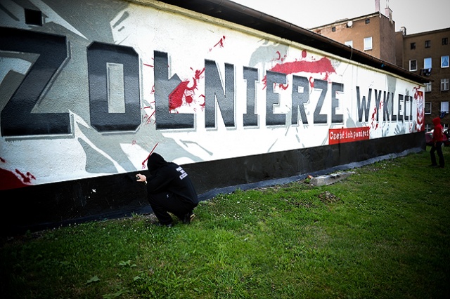 Patriotyczny mural z Witoldem Pileckim w hołdzie Żołnierzom Wyklętym. Fot. Łukasz Szełemej [Radio Szczecin] Patriotyczny mural w centrum Szczecina [ZDJĘCIA]