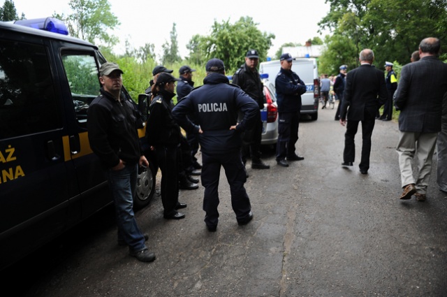 Kolejny dzień protestu przeciwko fermie norek w Przelewicach. Fot. Łukasz Szełemej [Radio Szczecin] Pilnowali dojazdu do fermy. Teraz negocjują [ZDJĘCIA]