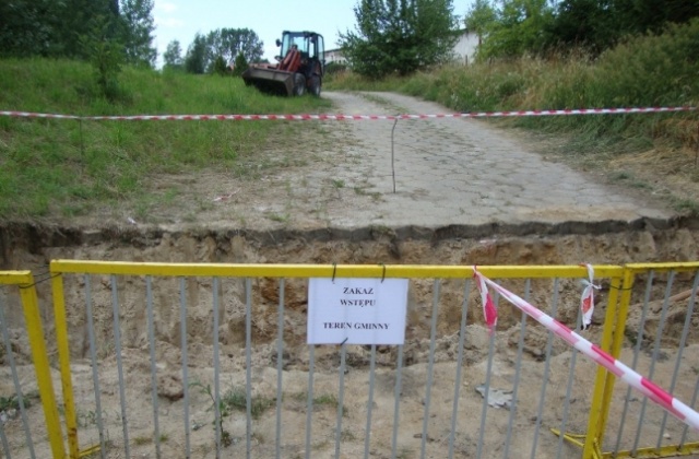 Kolejny dzień protestu przeciwko fermie norek w Przelewicach. Fot. Stowarzyszenie "Wspólna Sprawa" Pilnowali dojazdu do fermy. Teraz negocjują [ZDJĘCIA]