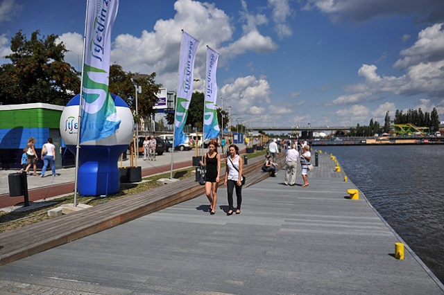 Aleja Żeglarzy. Fot. Łukasz Szełemej [Radio Szczecin] Żeglarze doczekali się. Aleja już otwarta [ZDJĘCIA]