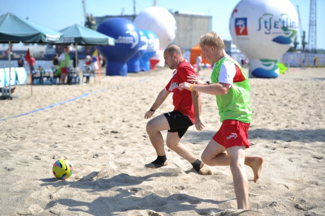 Baltic Radio Cup to coroczny turniej piłki nożnej na plaży. W tym roku wyjątkowo odbywa się nie nad morzem, a w Szczecinie. Fot. Łukasz Szełemej [Radio Szczecin] Baltic Radio Cup: Gramy dalej [ZDJĘCIA]