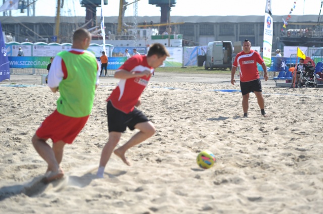 Baltic Radio Cup to coroczny turniej piłki nożnej na plaży. W tym roku wyjątkowo odbywa się nie nad morzem, a w Szczecinie. Fot. Łukasz Szełemej [Radio Szczecin] Baltic Radio Cup: Gramy dalej [ZDJĘCIA]