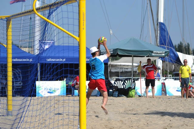 Baltic Radio Cup to coroczny turniej piłki nożnej na plaży. W tym roku wyjątkowo odbywa się nie nad morzem, a w Szczecinie. Fot. Łukasz Szełemej [Radio Szczecin] Baltic Radio Cup: Gramy dalej [ZDJĘCIA]