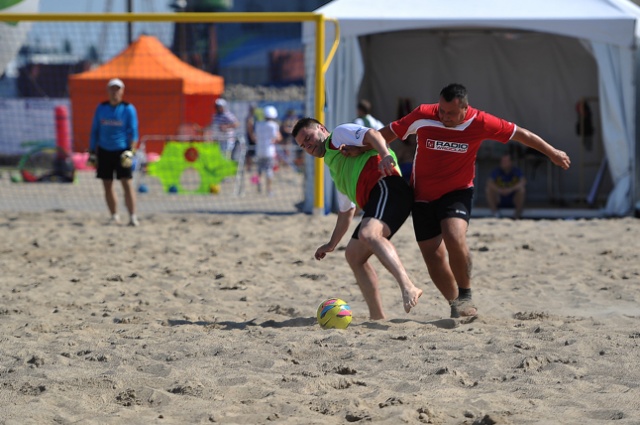 Baltic Radio Cup to coroczny turniej piłki nożnej na plaży. W tym roku wyjątkowo odbywa się nie nad morzem, a w Szczecinie. Fot. Łukasz Szełemej [Radio Szczecin] Baltic Radio Cup: Gramy dalej [ZDJĘCIA]